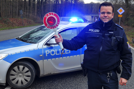 Getunte Fahrzeuge von Polizei in Wiesbaden kontrolliert.