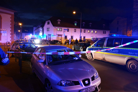 Polizei ermittelt weiter zu den Ereignissen und mögliche Schießerei am Sonntagabend in Wiesbaden-Biebrich. Polizeipräsenz wird in dem Stadtteil in den nächsten Tagen verstärkt.
