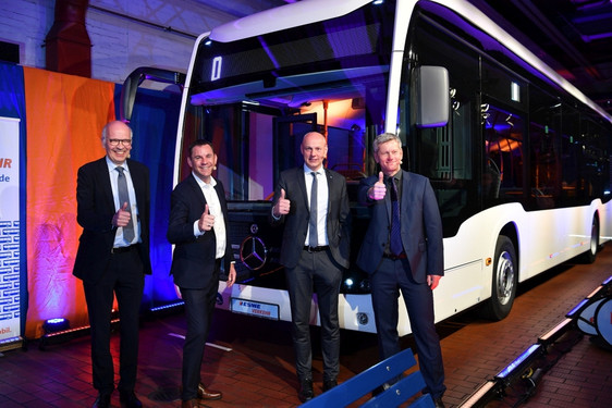 Feierliche Vorstellung des Herstellers der Batteriebusse von ESWE Verkehr. Mercedes eCitaros.