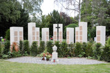 Urnengräber auf dem Biebricher Friedhof.