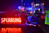 Auf der A643 bei Wiesbaden, krachte am Montagabend ein betrunkener Mann gegen einen Sperranhänger einer Baustellenabsicherung mit seinem Pkw. Der Fahrer wurde dabei verletzt.