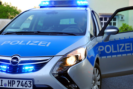 Fußgängerin von Mann miut6 Messer in Wiesbaden-Dotzheim bedroht. Polizei kann den Täter festnehmen.
