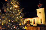 Weihnachtsbaum vor der Breckenheimer Kirche