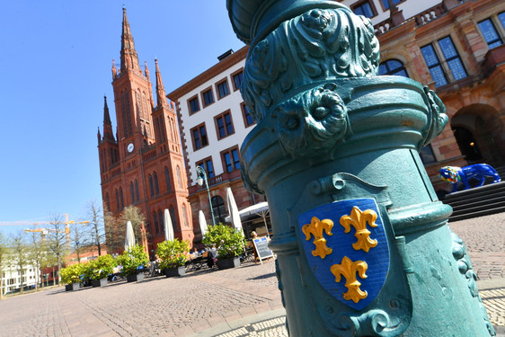 Für Gottesdienste und Konzerte in Wiesbaden muss man sich wegen neuer verschäfter Corona-Regeln anmelden.