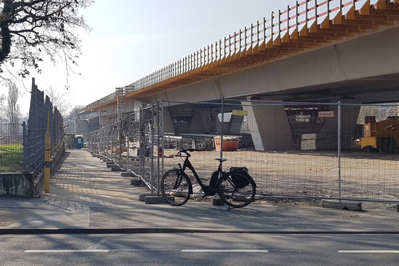 Die Verbindung am Baufeld Schiersteiner Brücke ist wieder offen für Fußgänger:innen und Radfahrer:innen.