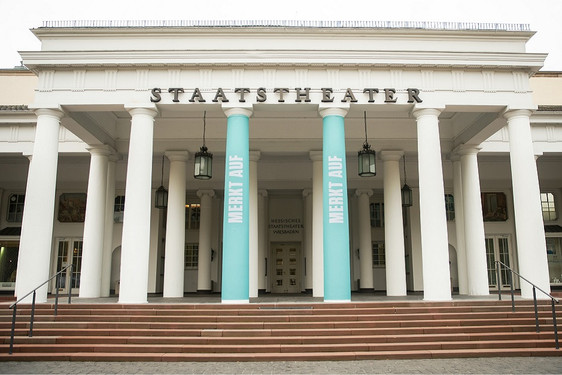 Staatstheater Eingang, Foto: Sven Helge Czichy