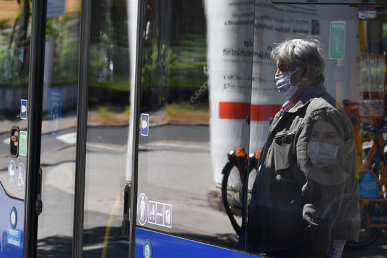 Im neuen Jahr darf auch das Kontrollpersonal von ESWE in Bussen das Nichttragen einer Maske ahnden.