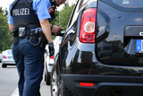 Die Polizei führte zur Verbesserung der Sicherheit im Straßenverkehr am Mittwoch drei stationäre Verkehrskontrollen im Stadtgebiet von Wiesbaden durch.