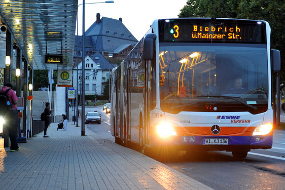 Wiesbadens Busse werden trotz der gesperrten Salzbachtalbrücke wieder pünktlicher.