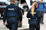 Eine Polizeistreife griff am Donnerstagabend in eine Auseinandersetzung in Wiesbaden ein und trennte die Streithähne.