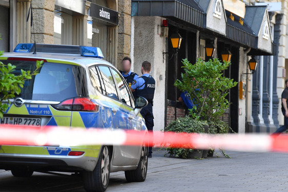 71-jähriger Mann in der Wiesbadener Innenstadt getötet. Täter (24) stellt sich.