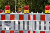 Vollsperrung des Bahnübergangs Freudenbergstraße in Wiesbaden-Schierstein aufgrund von Bauarbeiten.