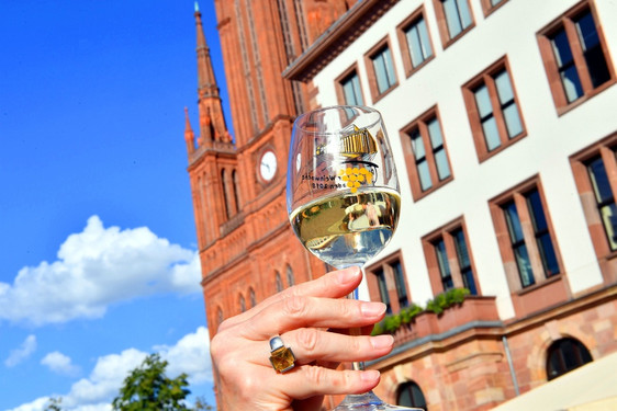 Die Wiesbadener "Weinwoche To Go - Dein Lieblingswein für Daheim“