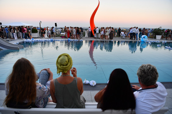 Opelbad Party & Lounge: Pool with  a View.