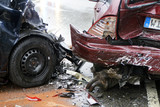 Nach einem Verkehrsunfall in Wiesbaden-Biebrich am Samstag fehlte vom Unfallfahrer jede Spur.