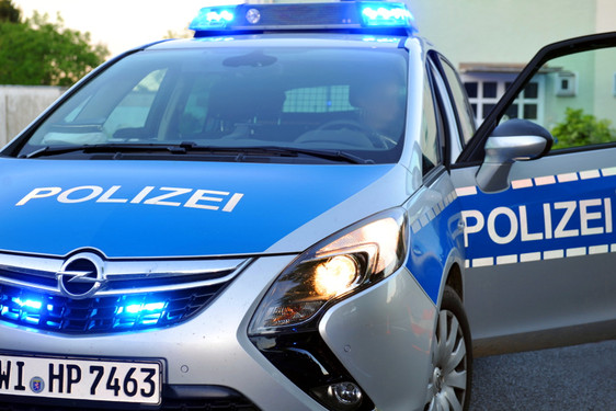37-Jährige leistet Widerstand in Wiesbaden-Dotzheim. Polizisten nehmen daraufhin die Frau fest.