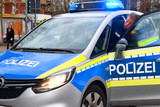 Zwei Autofahrer gerieten am Mittwochabend in Wiesbaden in einer Auseinandersetzung. Dieser wurde schnell handgreiflich. Eine  einschreitende Polizistin wurde angegriffen und verletzt.