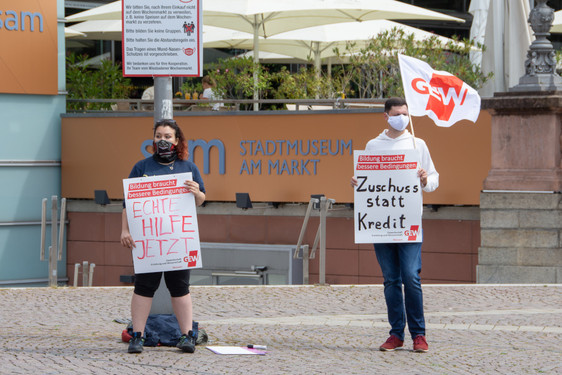 Am Montag protestierten Studierende auf dem Dernschen Gelände in Wiesbaden.