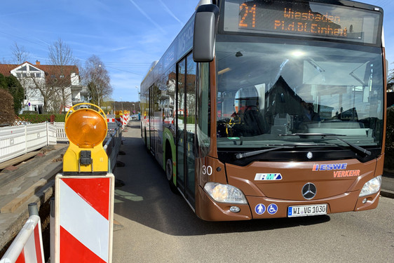 Aufgrund von Sanierungsarbeiten  kommt es zwischen Auringen und Medenbach ab Montag, 13. Juli, zu Veränderungen der Busverbindung nach Wiesbaden-Medenbach.
