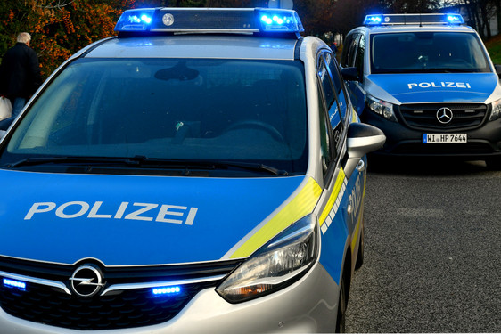 Mit geklautem Auto unterwegs. Aufmerksame Polizeistreife nimmt Verfolgung auf. Fahndungsmaßnahmen mit Hubschreiber führten zur Festnahme von zwei Tatverdächtigen Männern in Mainz-Kastel. sieht