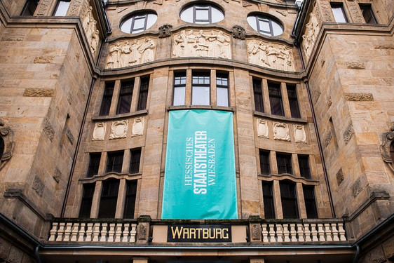 Der Wiesbadener Theaterclub 16+ lädt zu zwei Vorstellungen seiner Abschlusspräsentation in die Wartburg ein.