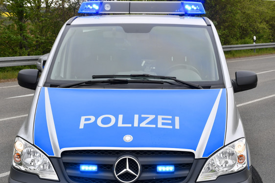 Schülerinnen in Sonnenberg von Mann sexuelle belästigt. Die Polizei sucht Zeugen.
