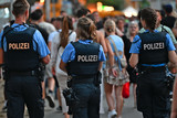 Am vergangenen Freitag führte die Wiesbadener Polizei wieder gemeinsam mit Kräften der Stadtpolizei Kontrollen im Rahmen des Konzeptes "Sicheres Wiesbaden" durch. Außerdem wurde das Stadtfest überwacht.