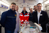 Das Helios HSK in Wiesbaden erhält einen neuen Baby-Notarztwagen vom ASB.